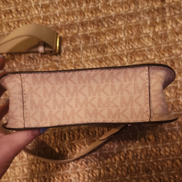 Michael Kors Tan Leather Crossbody Bag Minimalist Design - Picture 7 of 8